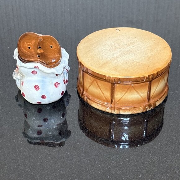 Vintage Clown Salt & Pepper Shakers Set Acrobat Drum with Original Cork Japan - Picture 6 of 10